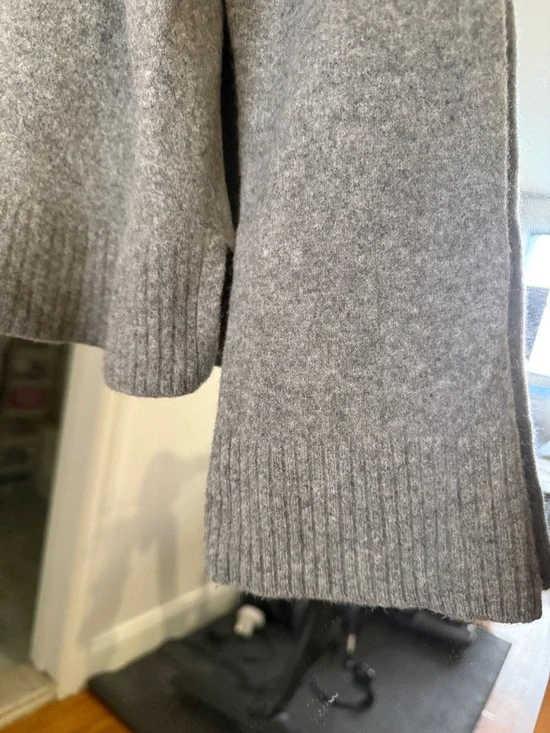 100% Wool Reformation Sweater - Picture 4 of 4